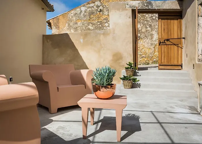 Daniela - Saint Nikolas Retreat Willa