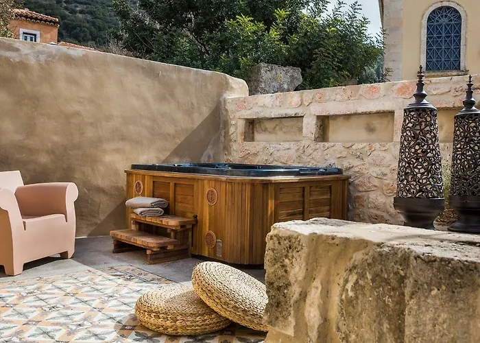 Daniela - Saint Nikolas Retreat Willa